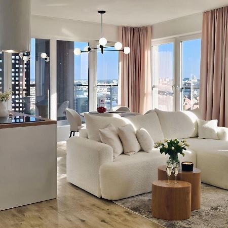 Urban Apartments Luxury Skyline Sokolska Towers 30A, 2 Free Garages, Gym & Sauna, Self Check-In كاتوفيتسه المظهر الخارجي الصورة