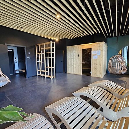 Urban Apartments Luxury Skyline Sokolska Towers 30A, 2 Free Garages, Gym & Sauna, Self Check-In كاتوفيتسه المظهر الخارجي الصورة