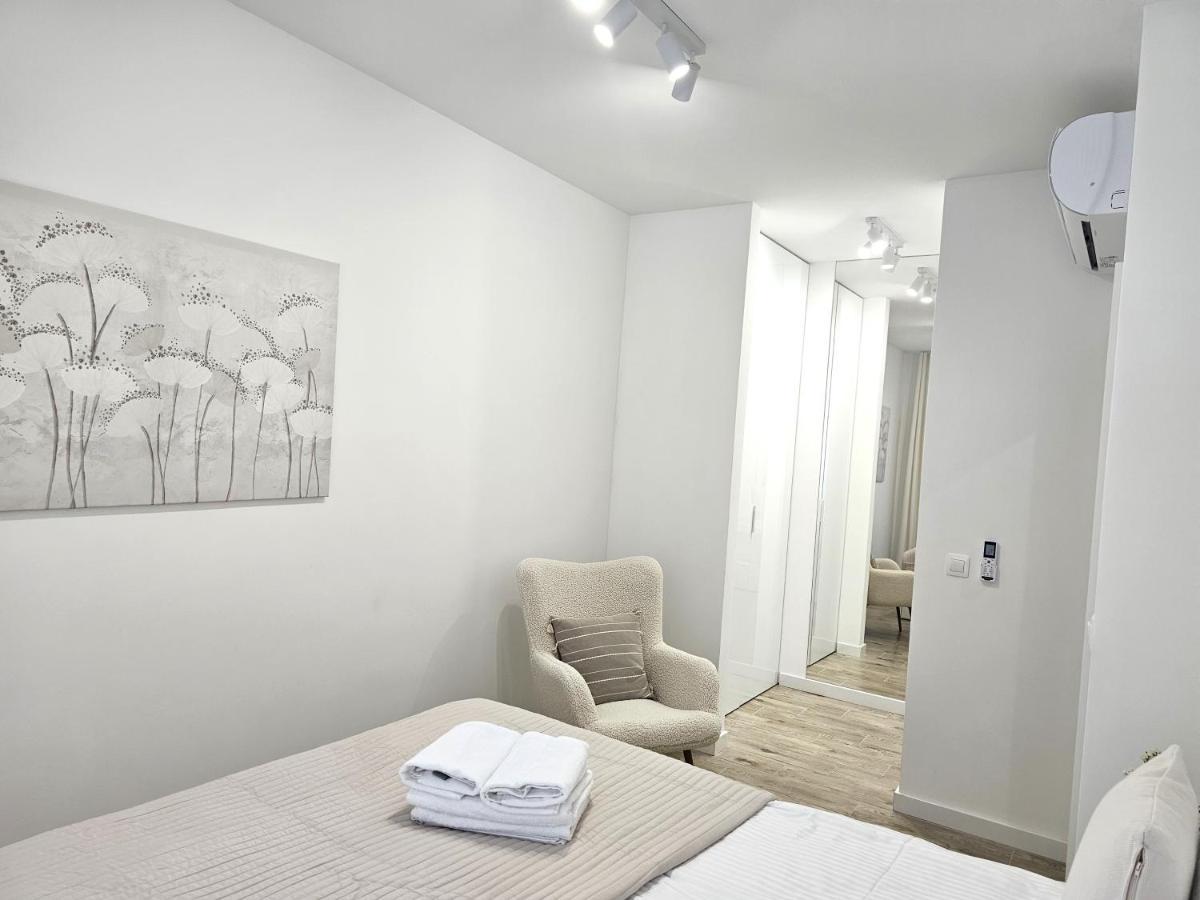 Urban Apartments Luxury Skyline Sokolska Towers 30A, 2 Free Garages, Gym & Sauna, Self Check-In كاتوفيتسه المظهر الخارجي الصورة