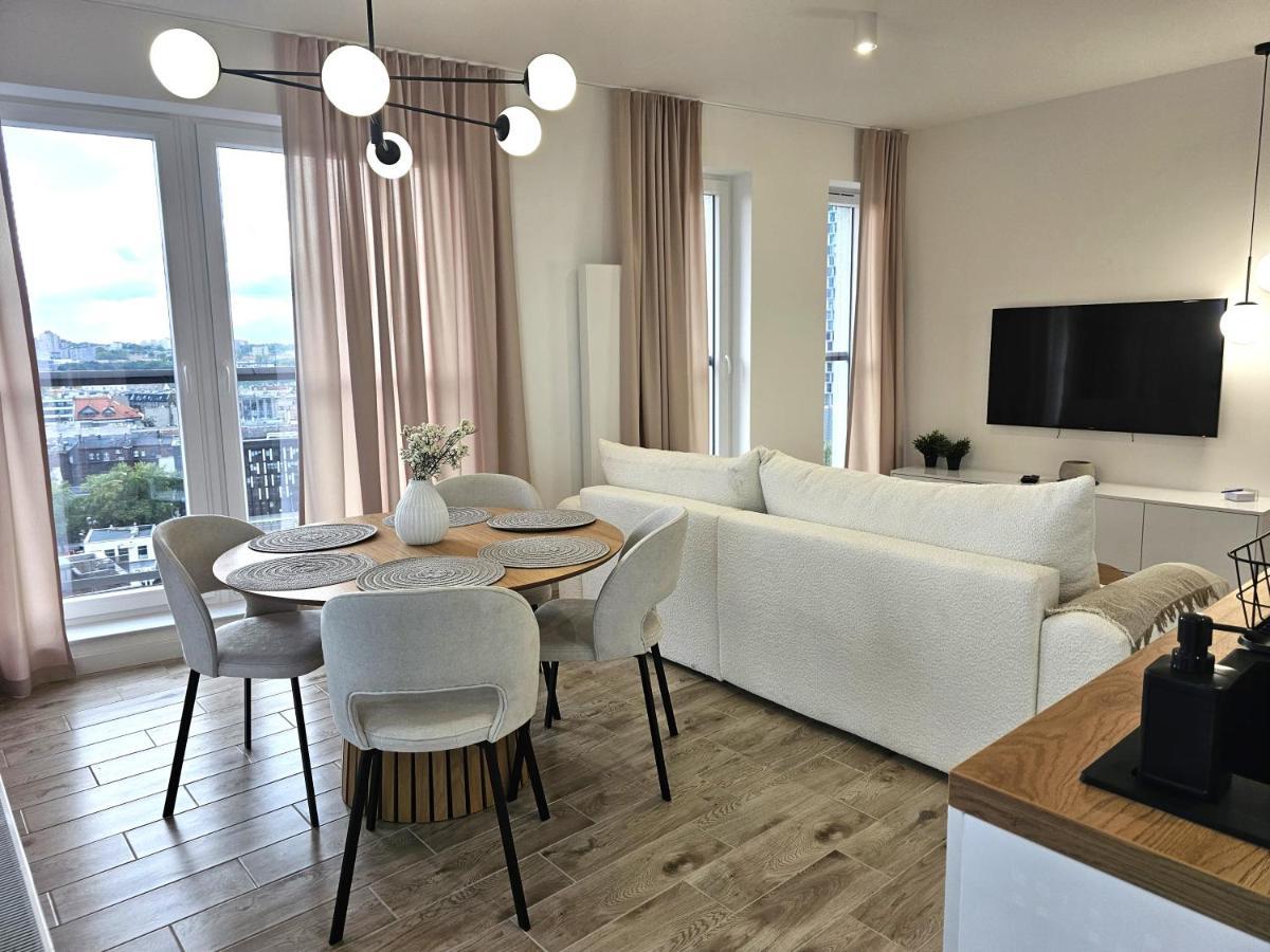 Urban Apartments Luxury Skyline Sokolska Towers 30A, 2 Free Garages, Gym & Sauna, Self Check-In كاتوفيتسه المظهر الخارجي الصورة