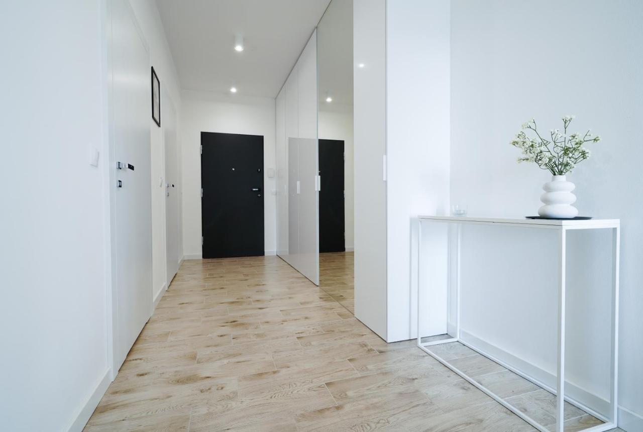 Urban Apartments Luxury Skyline Sokolska Towers 30A, 2 Free Garages, Gym & Sauna, Self Check-In كاتوفيتسه المظهر الخارجي الصورة