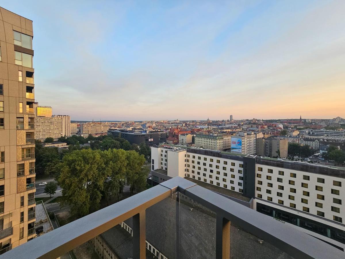 Urban Apartments Luxury Skyline Sokolska Towers 30A, 2 Free Garages, Gym & Sauna, Self Check-In كاتوفيتسه المظهر الخارجي الصورة