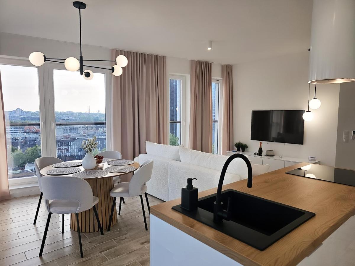 Urban Apartments Luxury Skyline Sokolska Towers 30A, 2 Free Garages, Gym & Sauna, Self Check-In كاتوفيتسه المظهر الخارجي الصورة