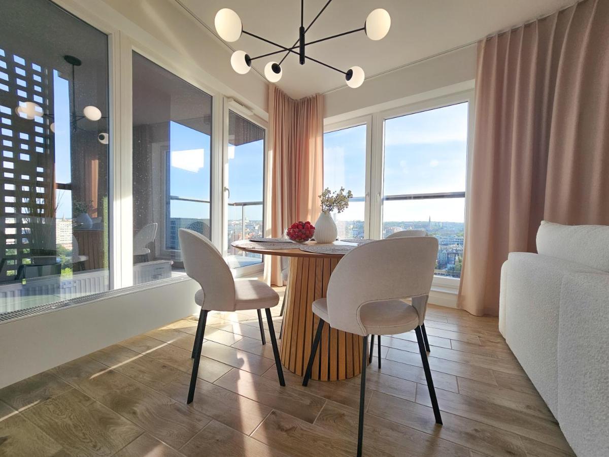 Urban Apartments Luxury Skyline Sokolska Towers 30A, 2 Free Garages, Gym & Sauna, Self Check-In كاتوفيتسه المظهر الخارجي الصورة
