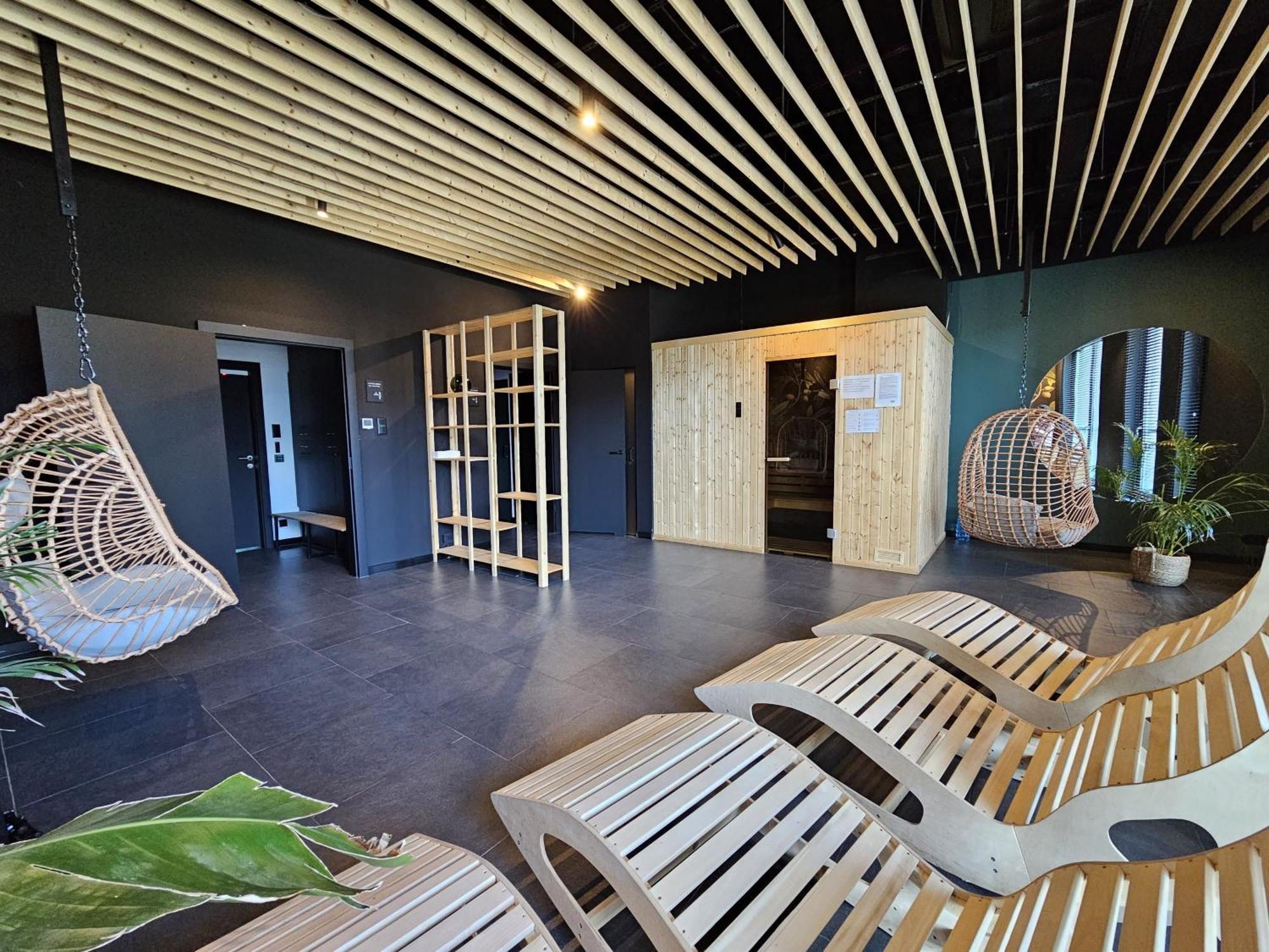 Urban Apartments Luxury Skyline Sokolska Towers 30A, 2 Free Garages, Gym & Sauna, Self Check-In كاتوفيتسه المظهر الخارجي الصورة